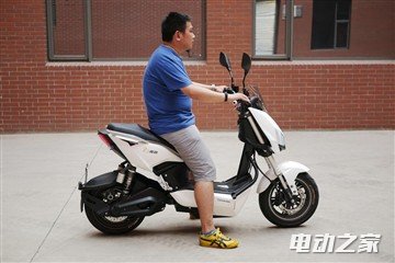雅迪Z3详细体验 有高级感的智能电动车