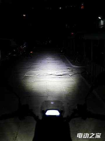 雅迪Z3详细体验 有高级感的智能电动车