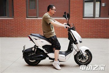 雅迪Z3详细体验 有高级感的智能电动车