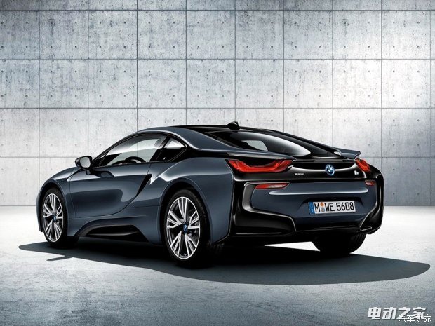() i8 2016 Protonic Dark Silver Edition
