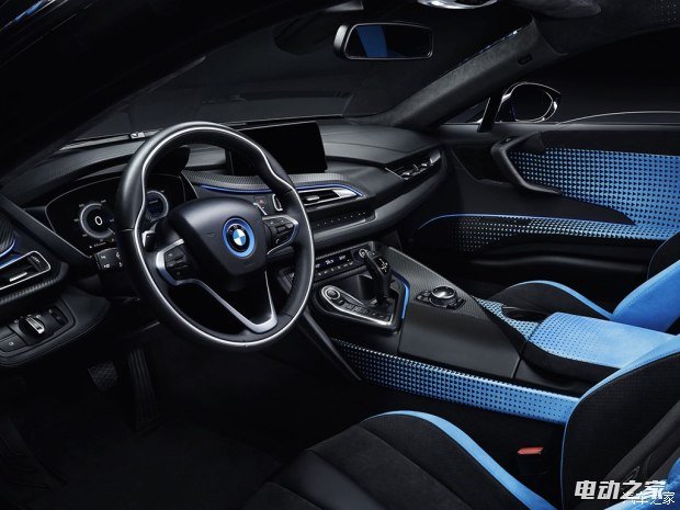 () i8 2017 CrossFade Concept