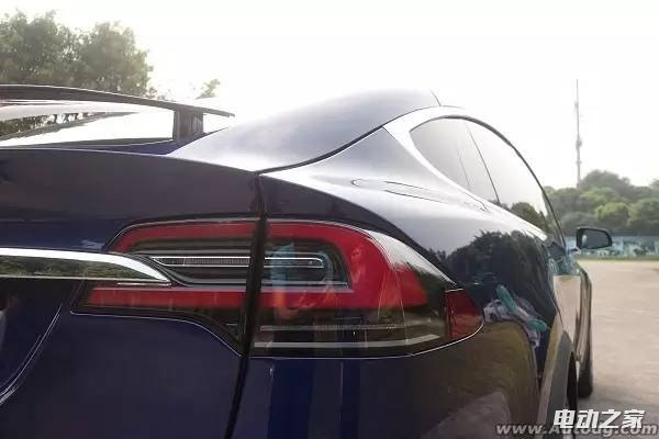 ݸ˹SUV Model-xɫʵͼ