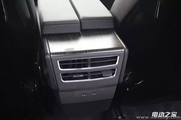 ݸ˹SUV Model-xɫʵͼ