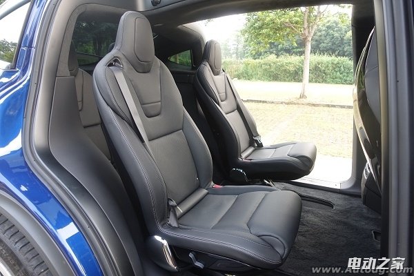 ݸ˹SUV Model-xɫʵͼ