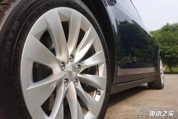 ݸ˹SUV Model-xɫʵͼ