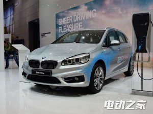 () 2ϵг() 2015 225xe plug-in hybrid