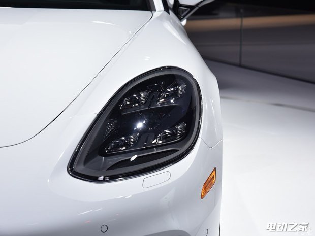 ʱPanamera 4 E-Hybrid϶ӳ׷
