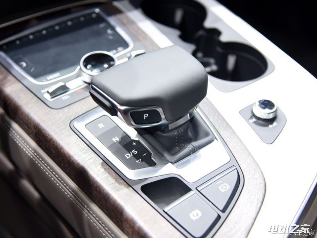 µ() µQ7 2016 e-tron 2.0 TFSI quattro